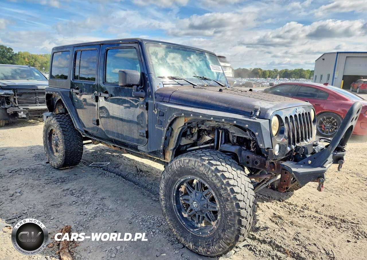 2015 Jeep Wrangler Unlimited Sport VIN:1C4BJWDG9FL692900 - 4