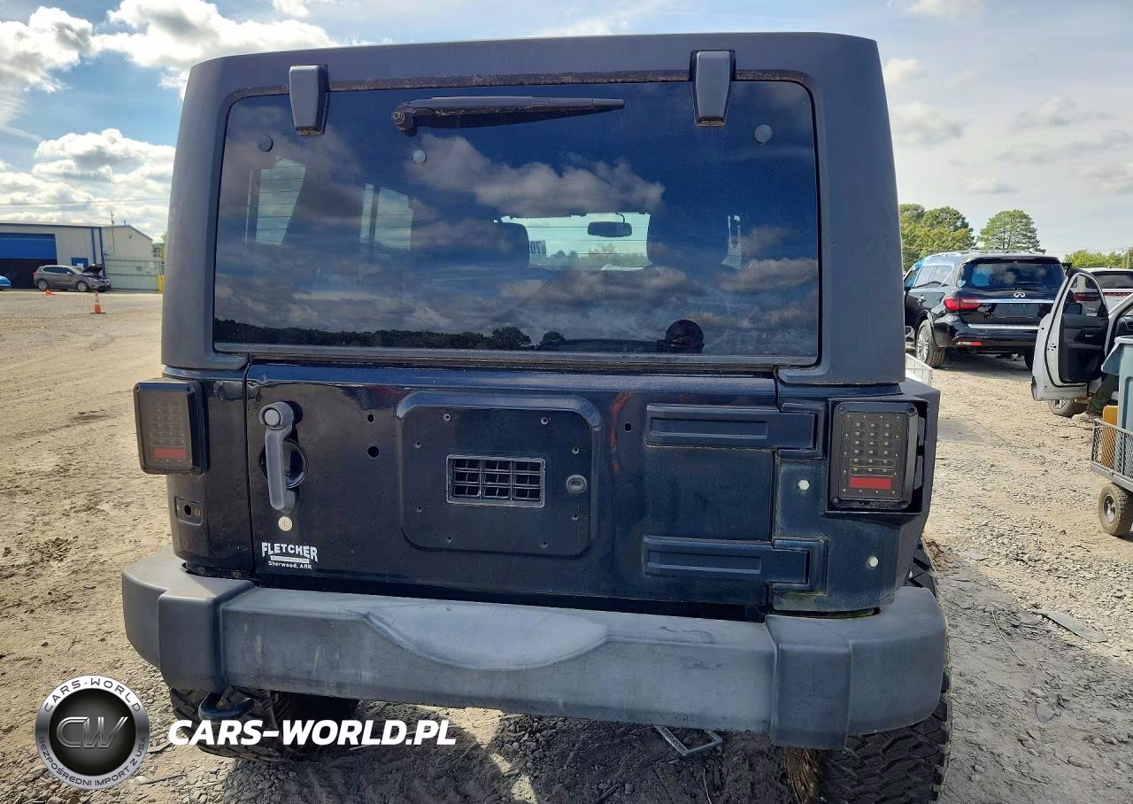 2015 Jeep Wrangler Unlimited Sport VIN:1C4BJWDG9FL692900 - 6