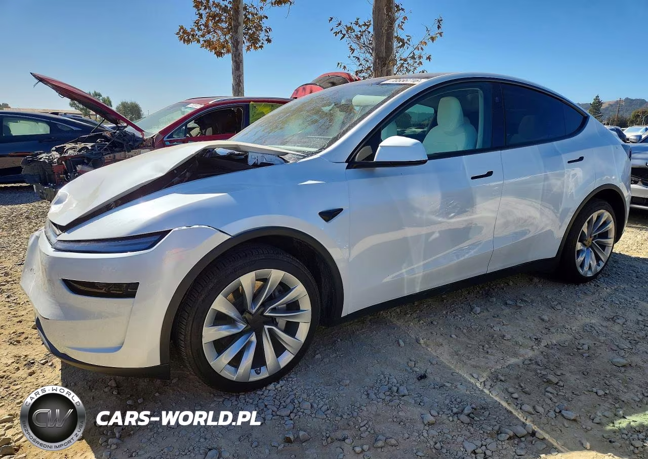 2026 Tesla Model Y – zdjęcie 1 z 13