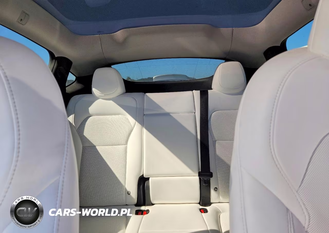 2026 Tesla Model Y VIN:7SAYGDEE8TF330133 - 10