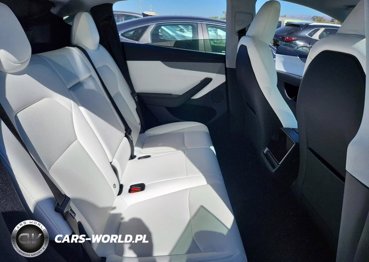 2026 Tesla Model Y VIN:7SAYGDEE8TF330133 - 11
