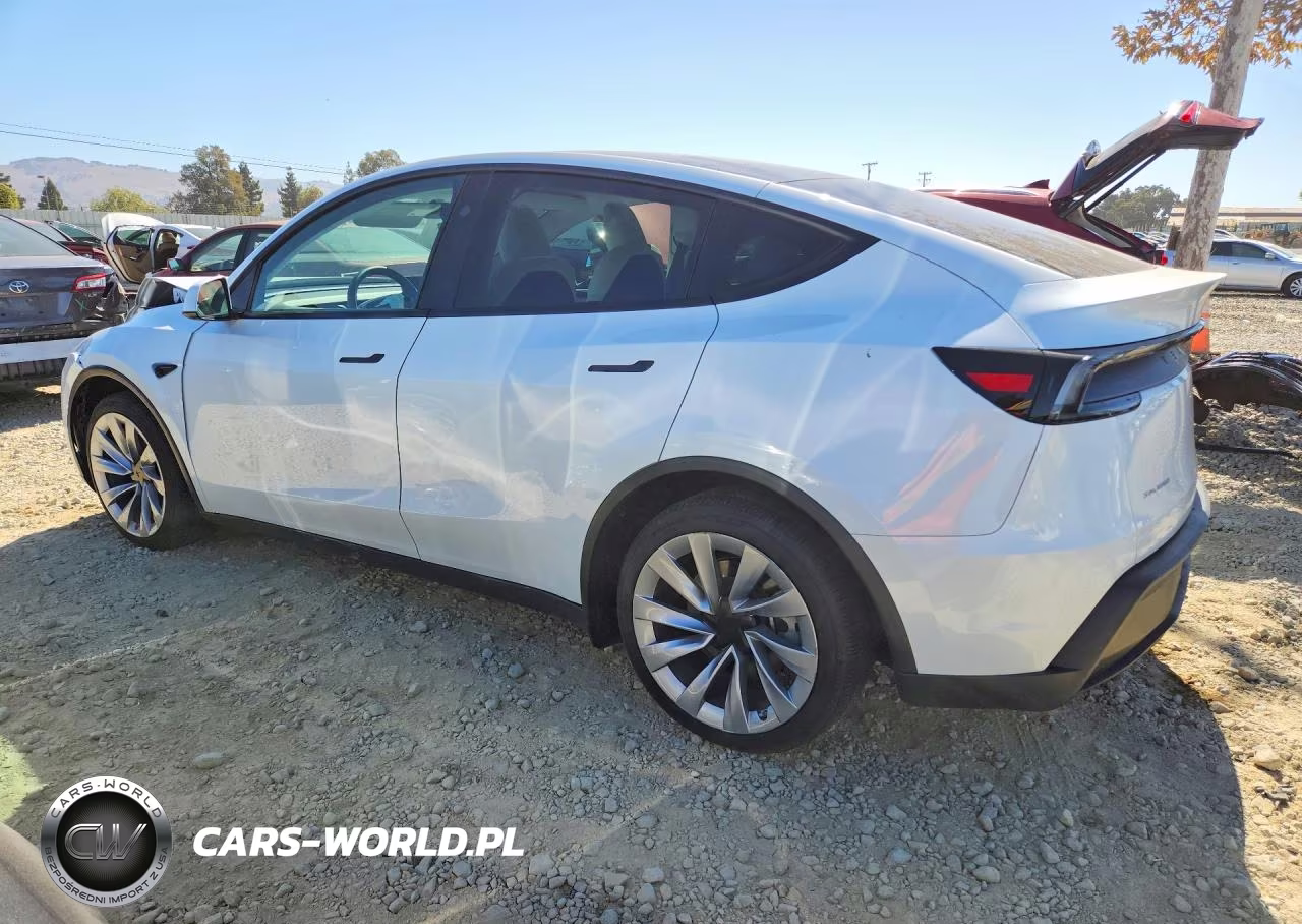 2026 Tesla Model Y VIN:7SAYGDEE8TF330133 - 2