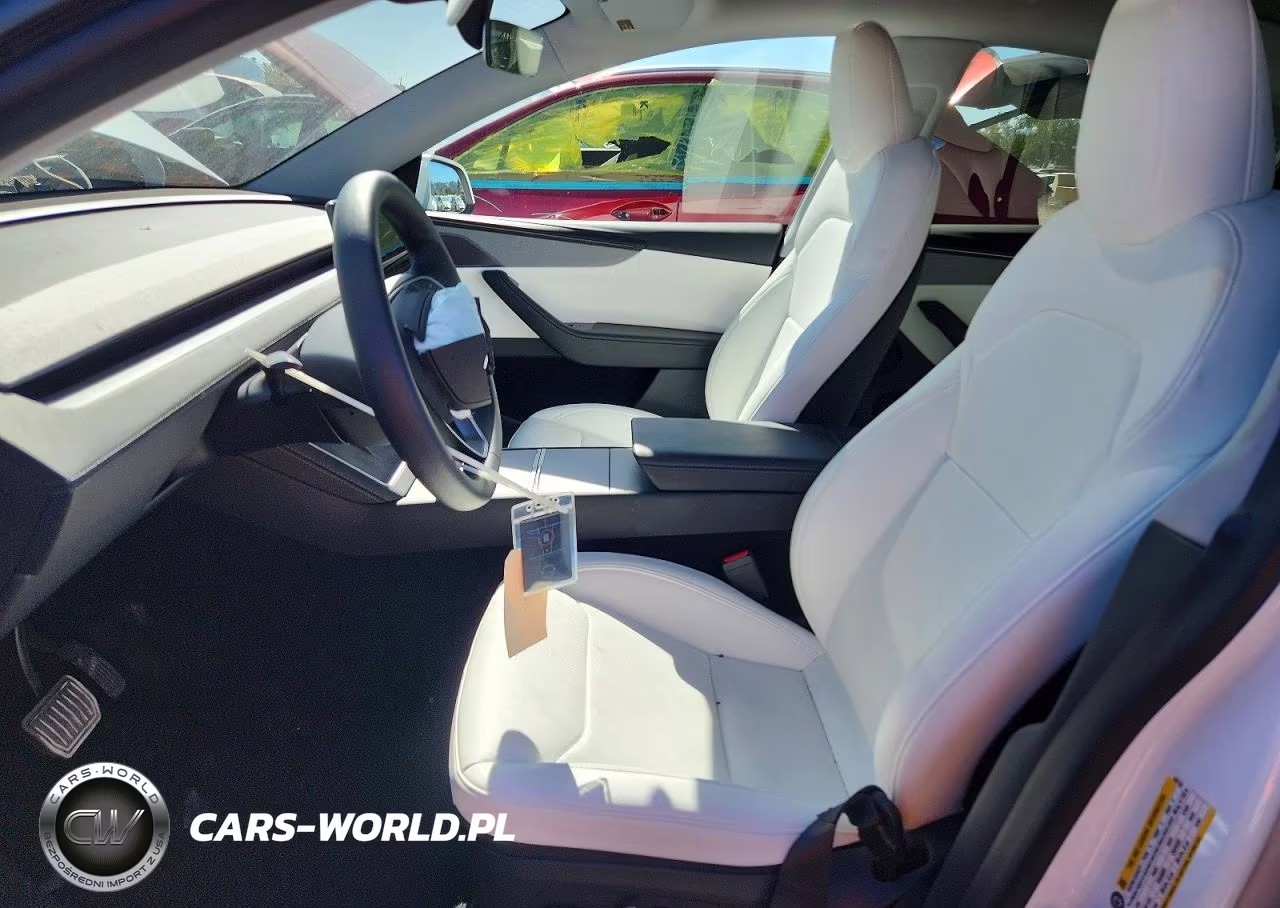 2026 Tesla Model Y VIN:7SAYGDEE8TF330133 - 7