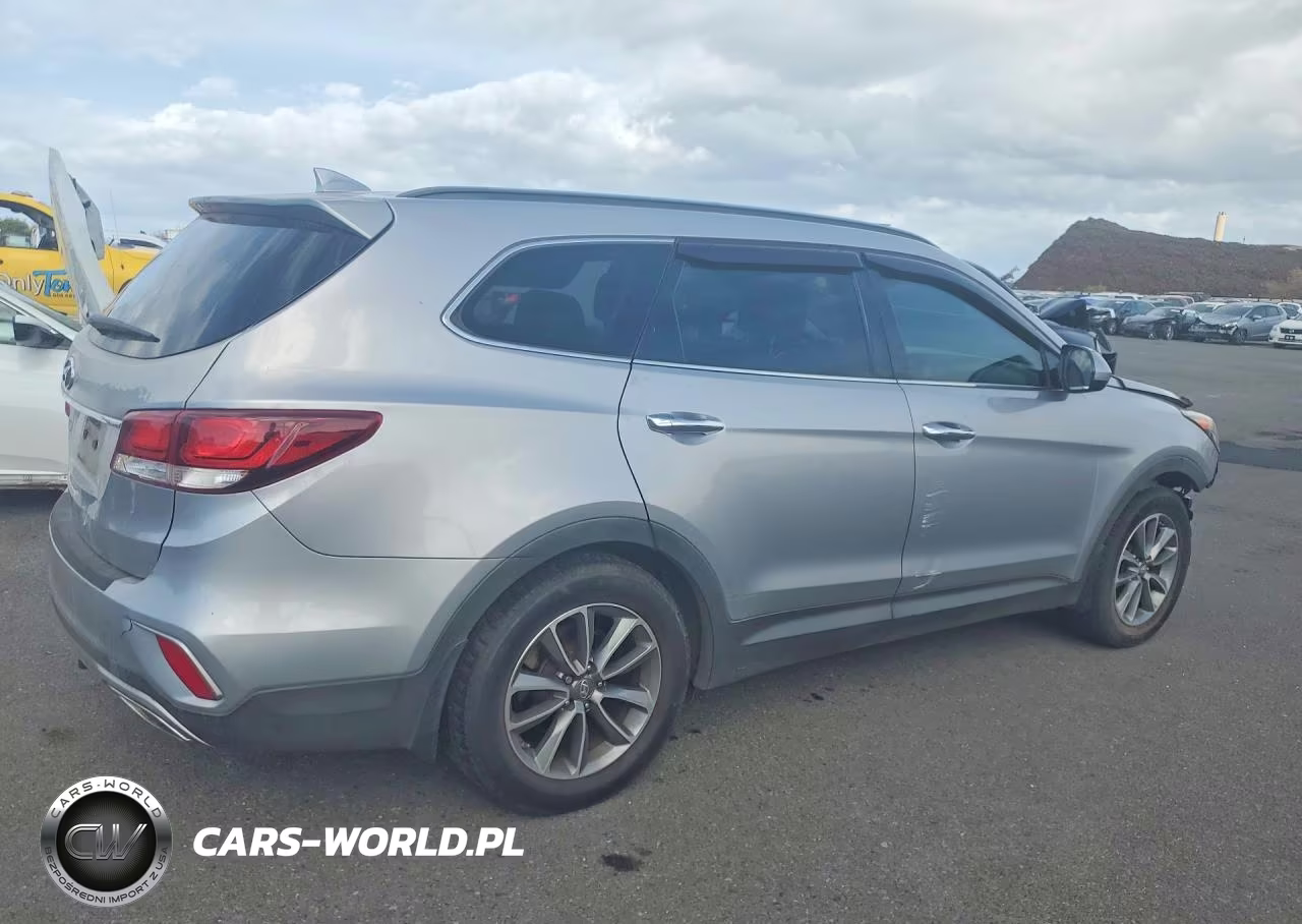 2018 Hyundai Santa Fe Se VIN:KM8SM4HF2JU288736 - 3