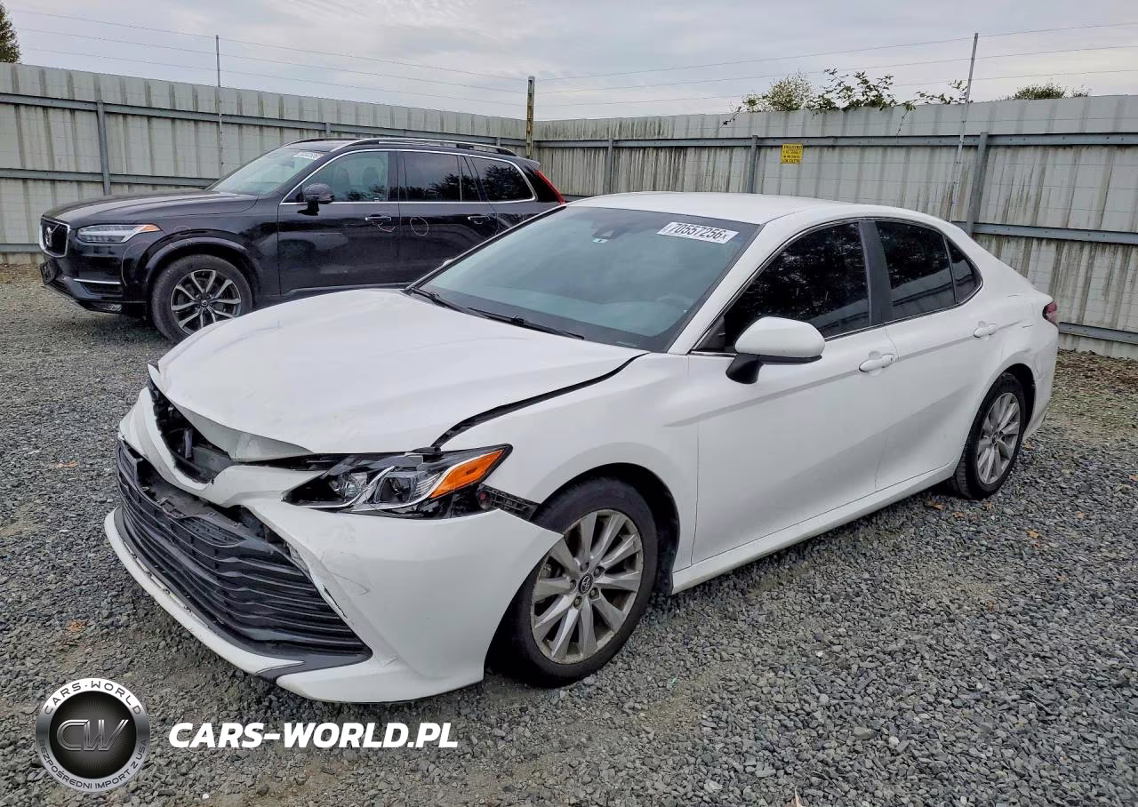 2018 Toyota Camry Le VIN:4T1B11HK9JU626279 - 1