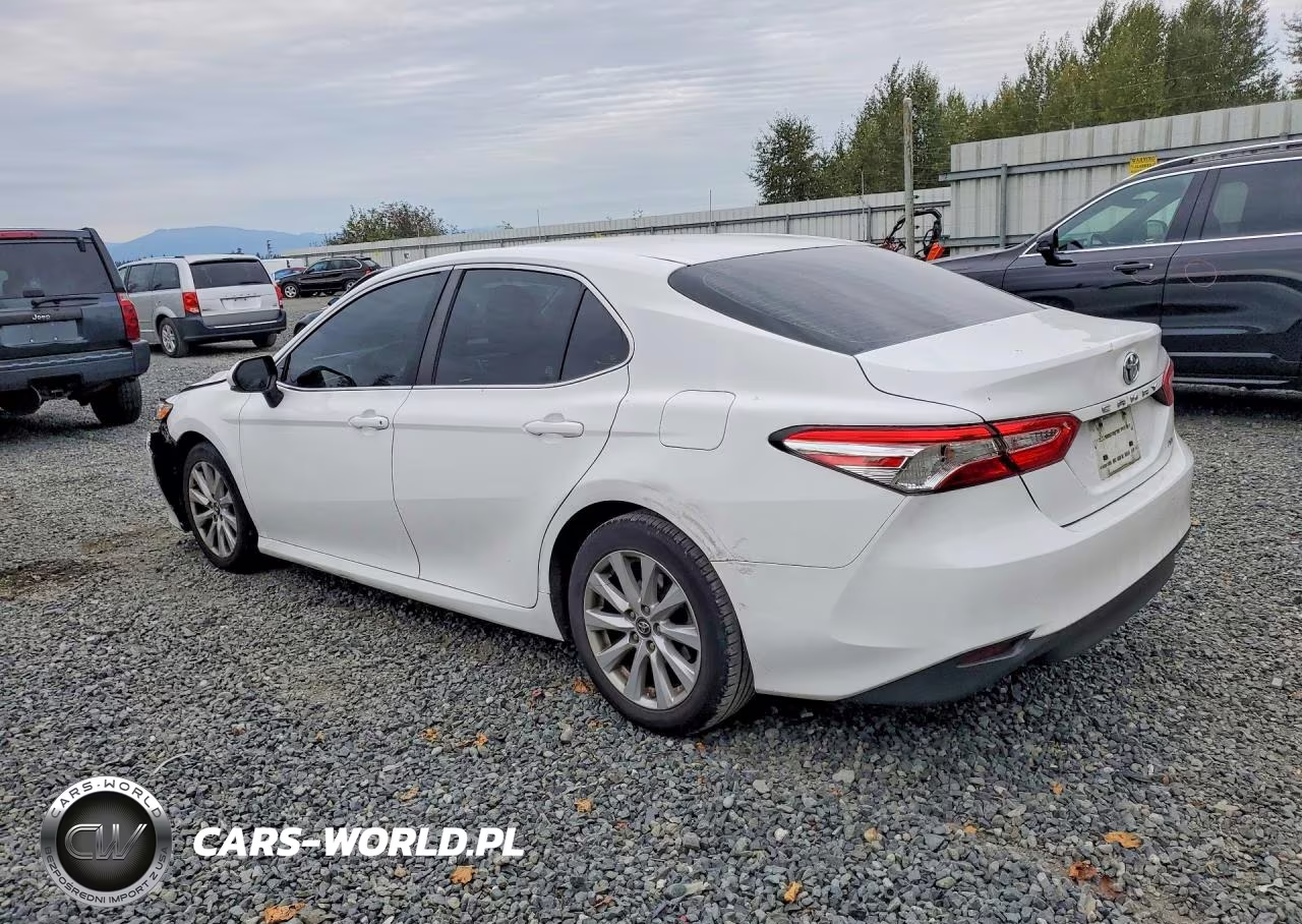 2018 Toyota Camry Le VIN:4T1B11HK9JU626279 - 2