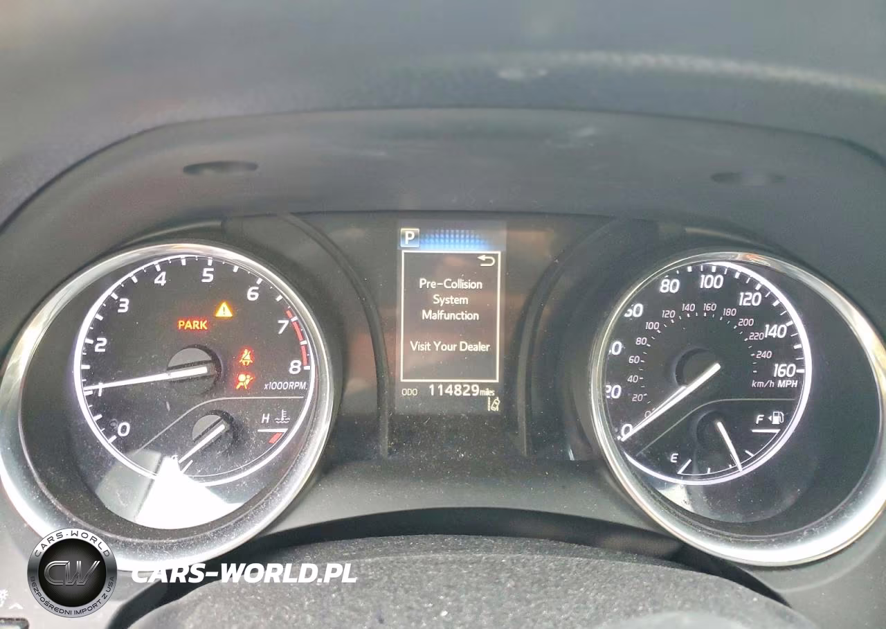 2018 Toyota Camry Le VIN:4T1B11HK9JU626279 - 9