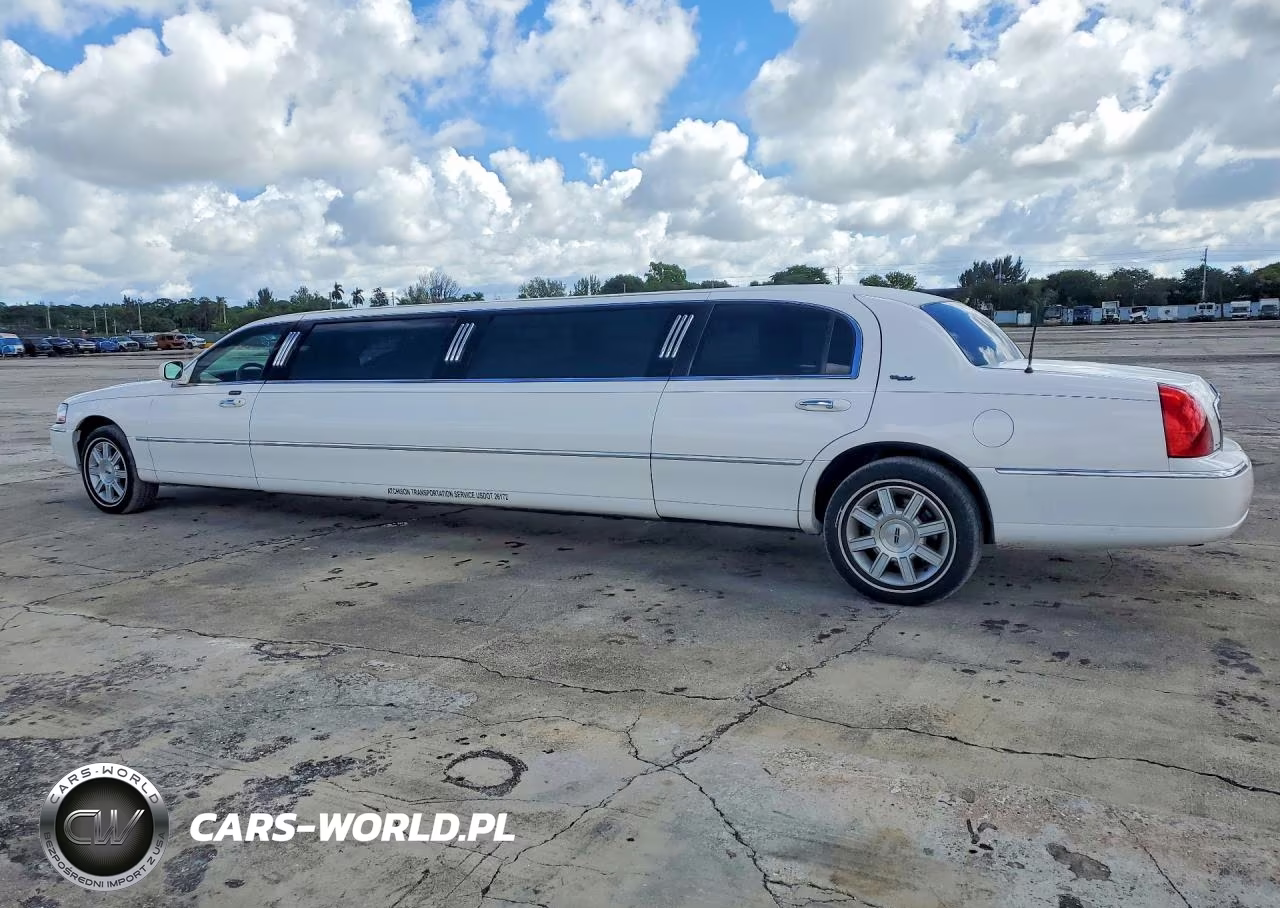 2008 Linc Town Car Executive L VIN:2L1FM88W08X658708 - 2