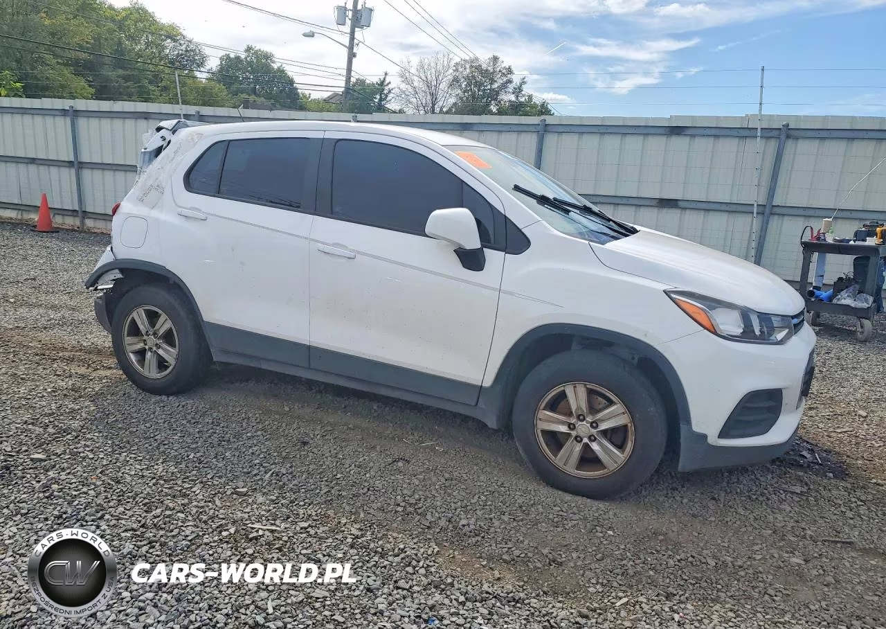 2017 Chevrolet Trax Ls VIN:3GNCJNSB5HL199297 - 4