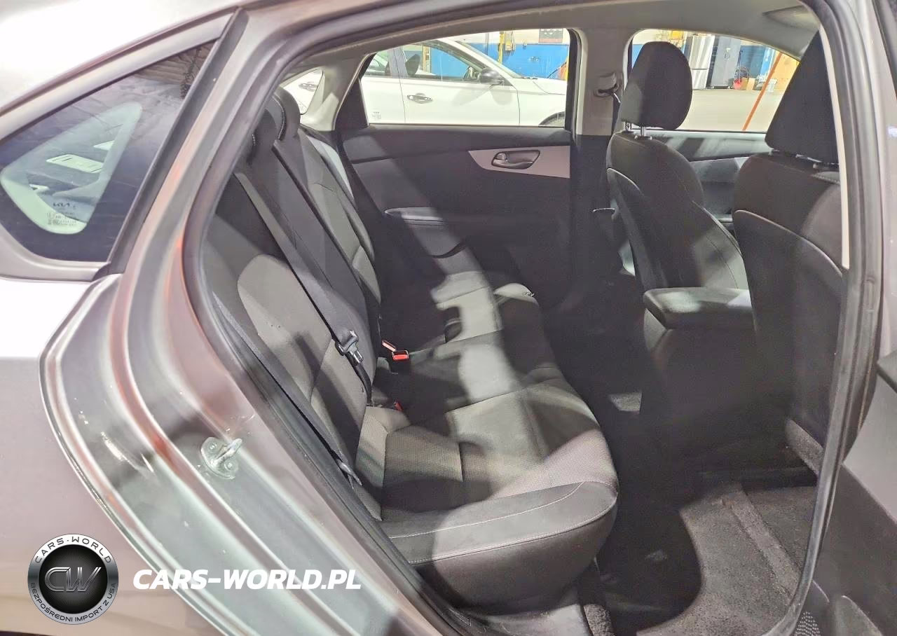 2023 Kia Forte Lxs VIN:3KPF24AD3PE621022 - 10