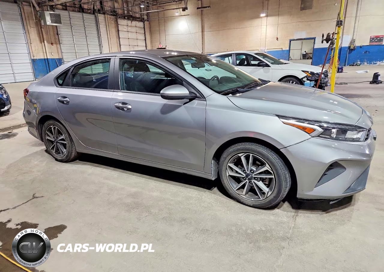 2023 Kia Forte Lxs VIN:3KPF24AD3PE621022 - 4