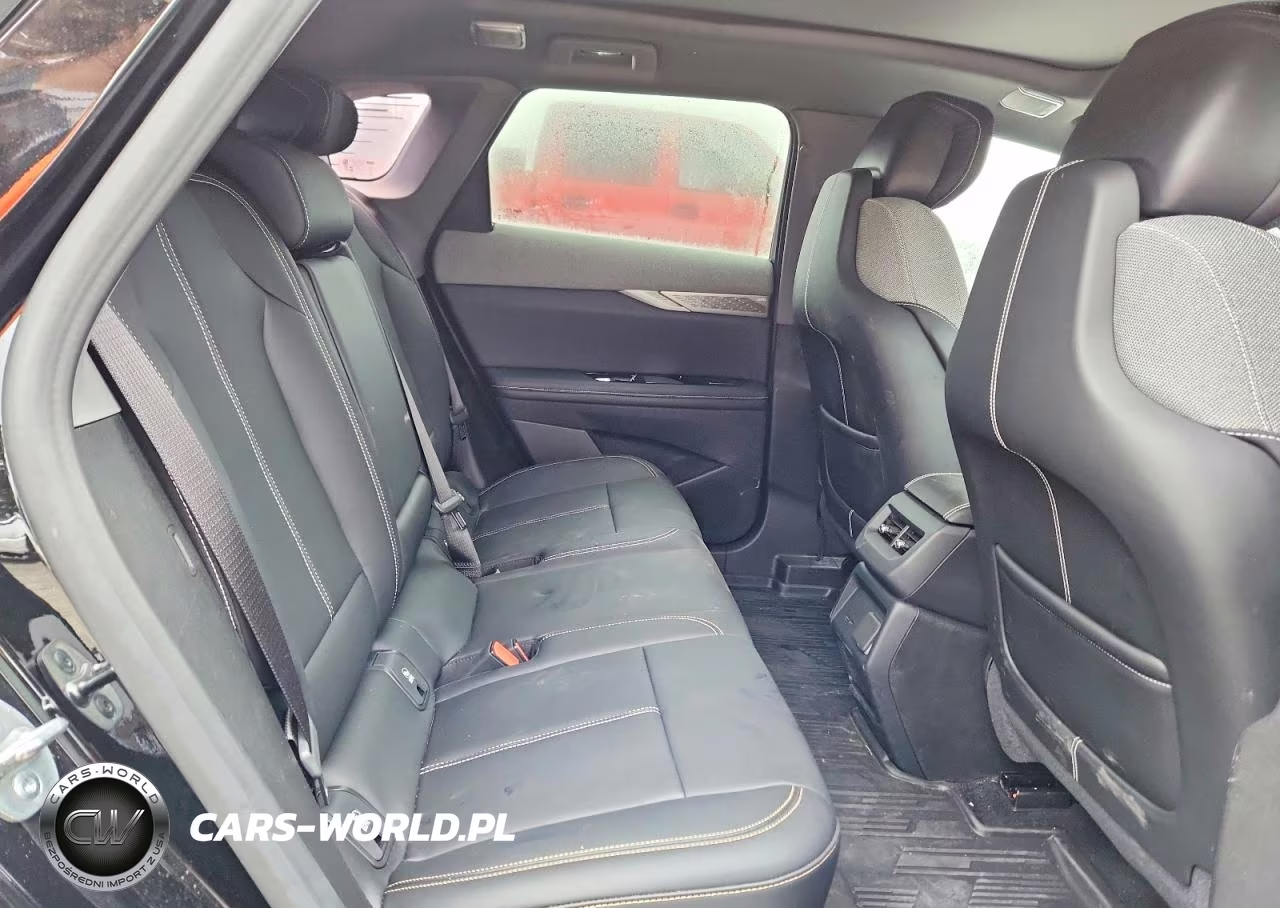 2025 Cadillac Optiq Sport VIN:3GYK3EMR8SS160400 - 11