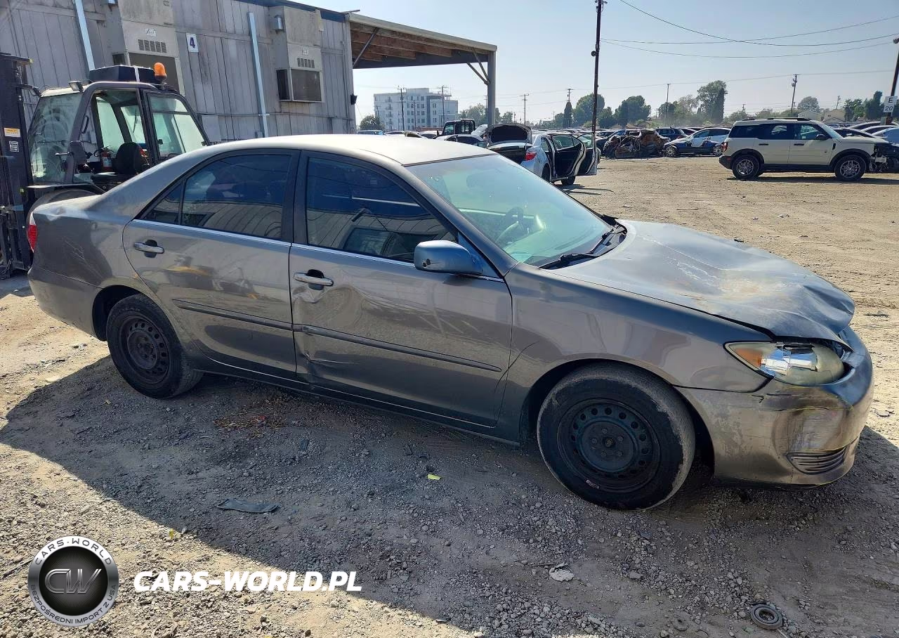 2005 Toyota Camry Le VIN:4T1BE32K75U540340 - 4