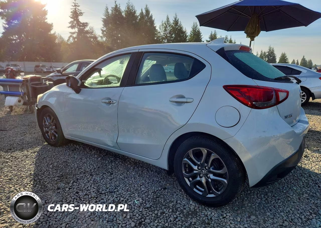 2020 Toyota Yaris Hatchback Le VIN:3MYDLBJV1LY700989 - 2