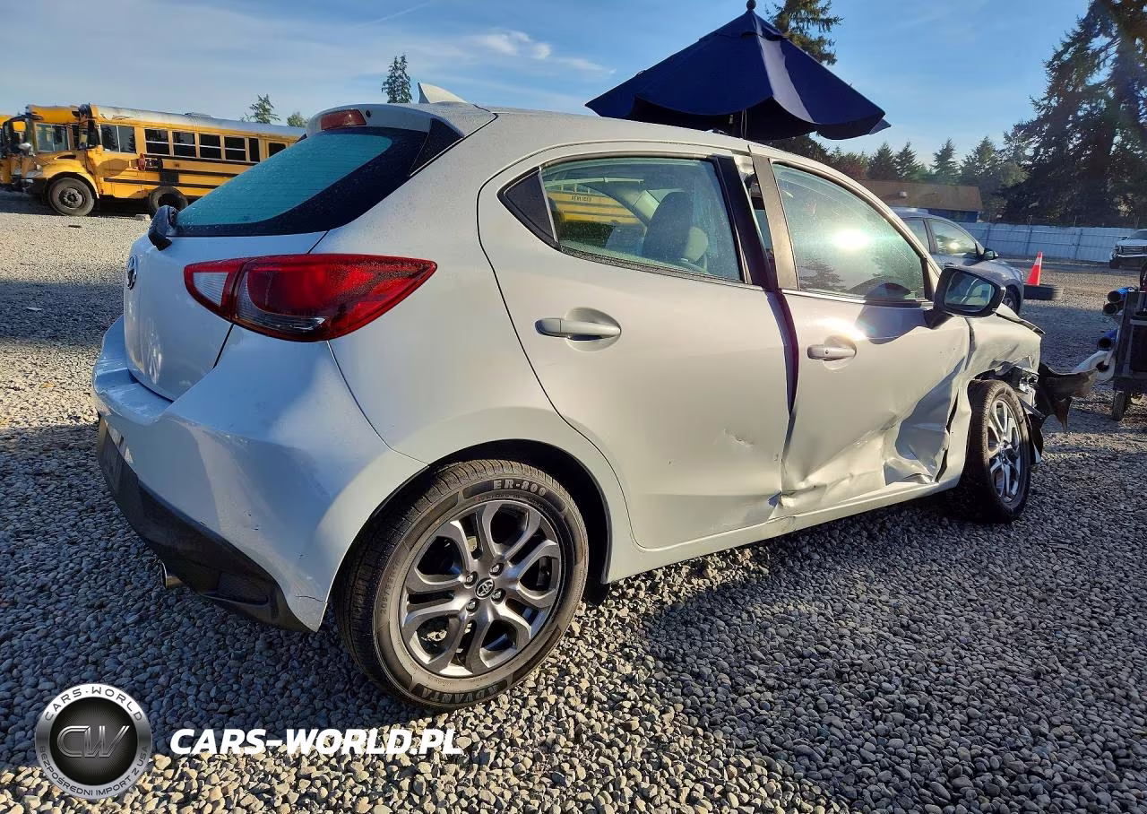2020 Toyota Yaris Hatchback Le VIN:3MYDLBJV1LY700989 - 3