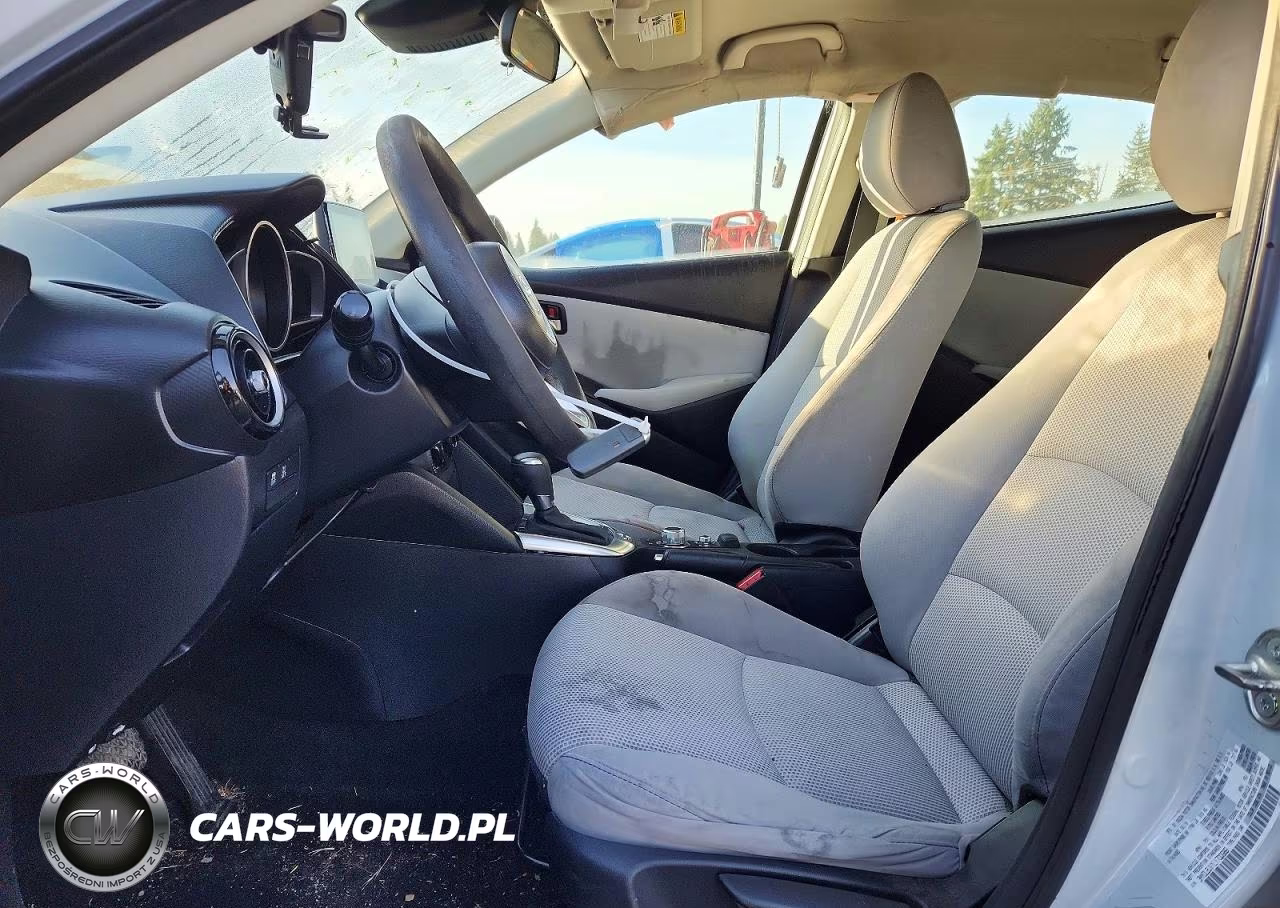 2020 Toyota Yaris Hatchback Le VIN:3MYDLBJV1LY700989 - 7