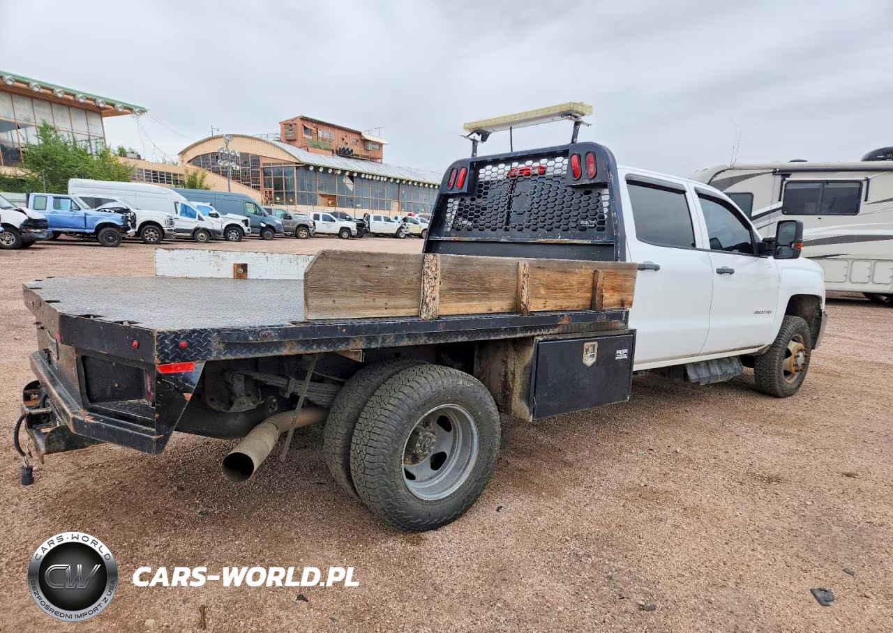 2018 Chevrolet Silverado K3500 VIN:1GB4KYCY5JF119600 - 3