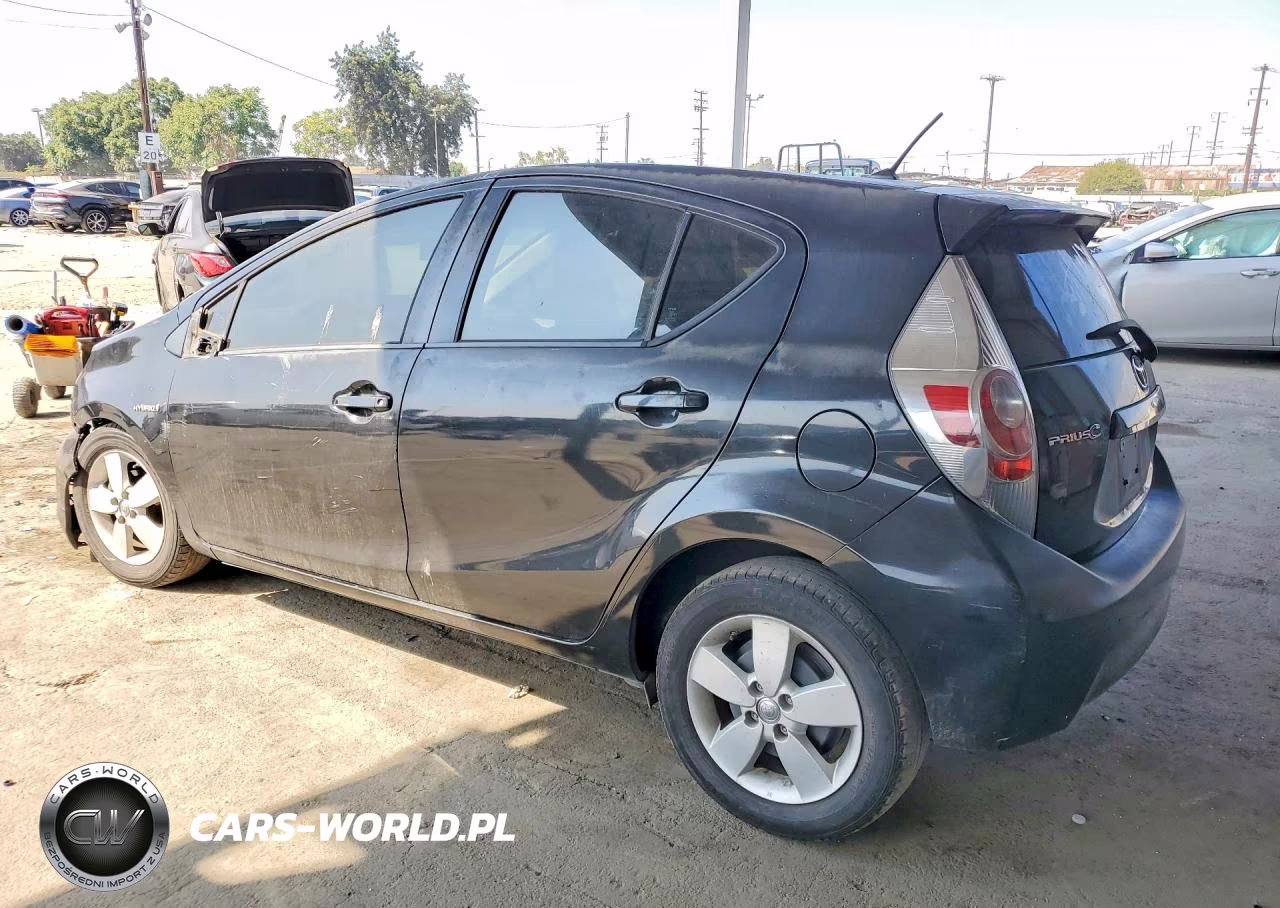 2013 Toyota Prius C One VIN:JTDKDTB3XD1543216 - 2