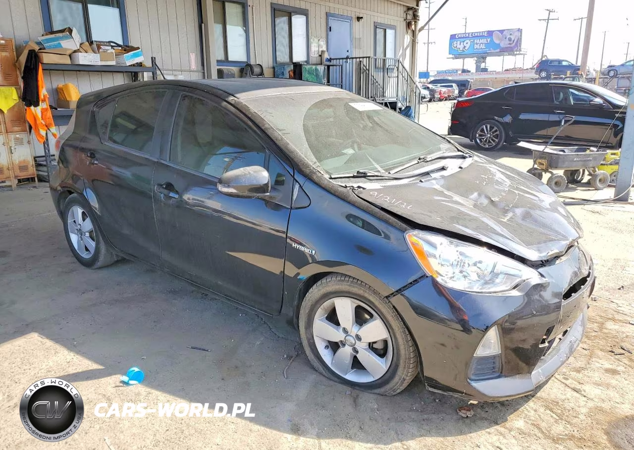 2013 Toyota Prius C One VIN:JTDKDTB3XD1543216 - 4