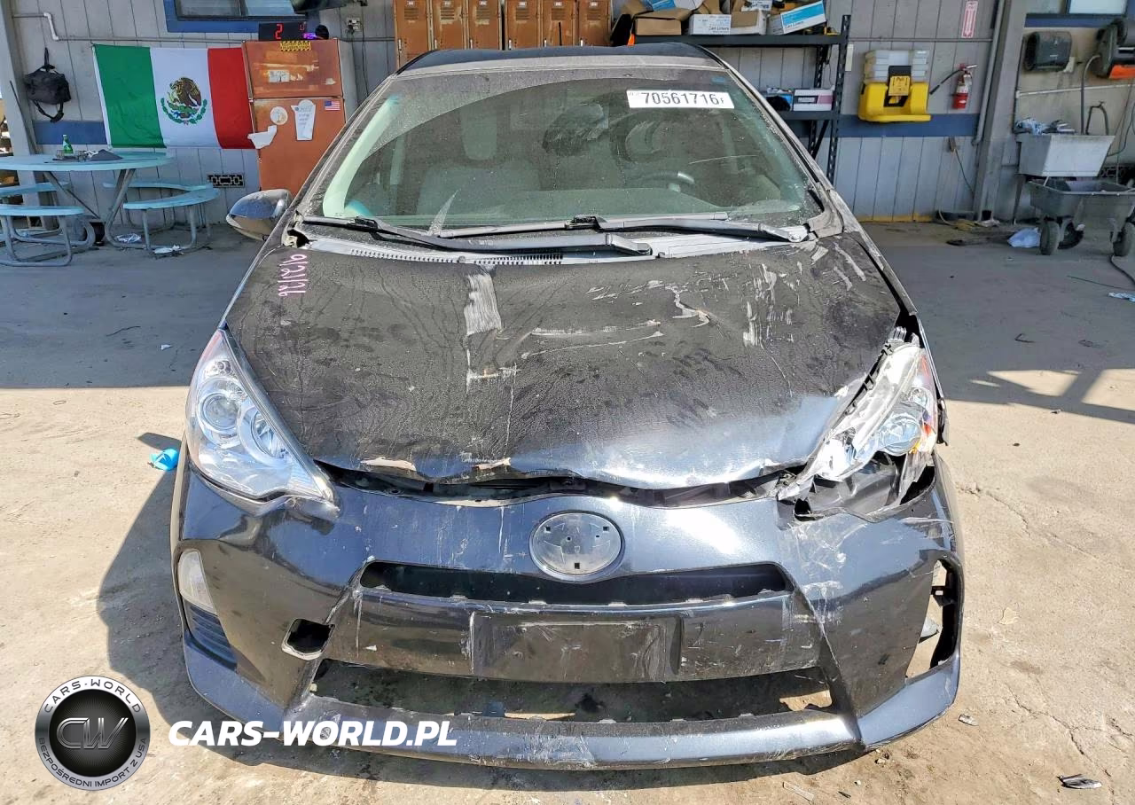 2013 Toyota Prius C One VIN:JTDKDTB3XD1543216 - 5
