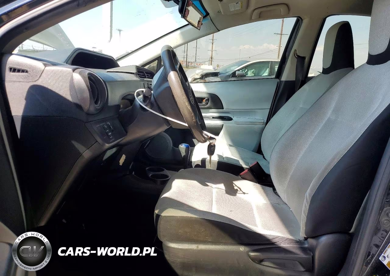 2013 Toyota Prius C One VIN:JTDKDTB3XD1543216 - 7