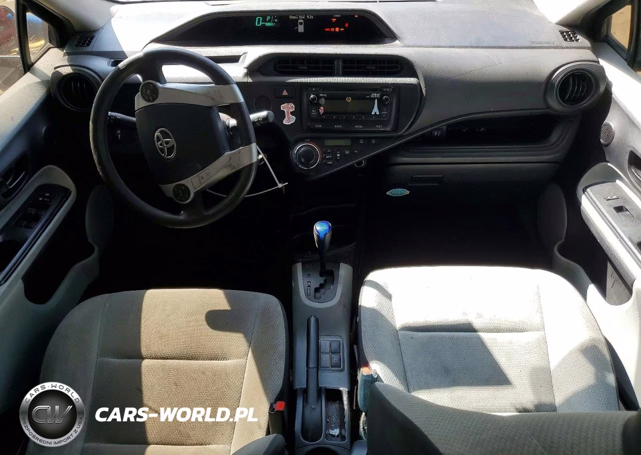 2013 Toyota Prius C One VIN:JTDKDTB3XD1543216 - 8