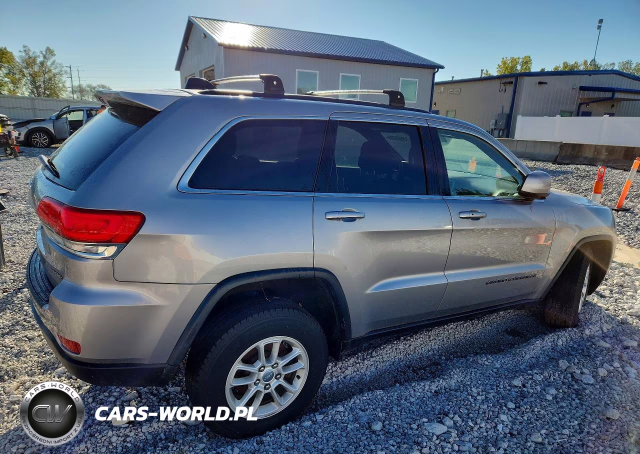 2018 Jeep Grand Cherokee Laredo VIN:1C4RJFAG1JC276688 - 3