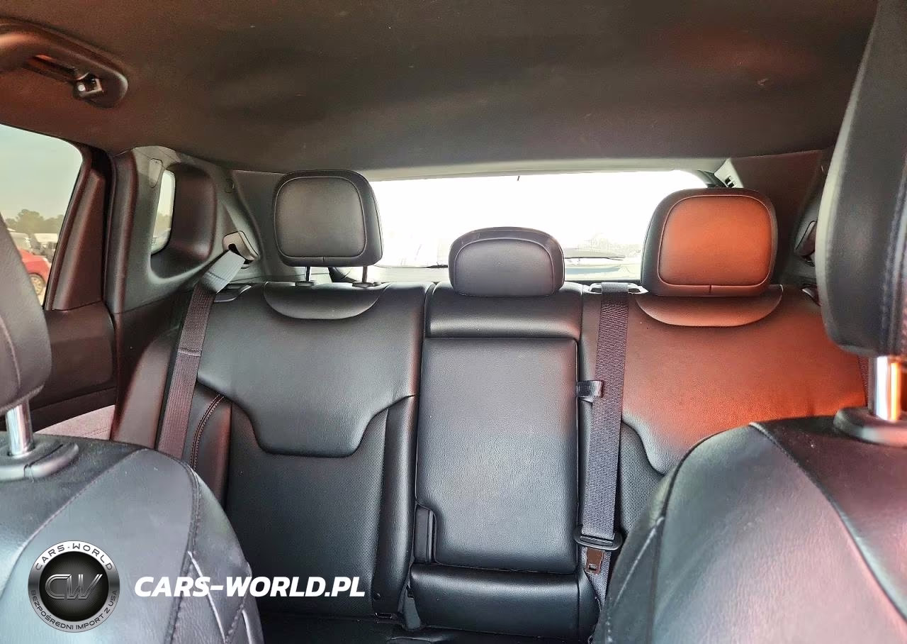 2023 Jeep Compass Latitude Lux VIN:3C4NJDFN9PT518005 - 10