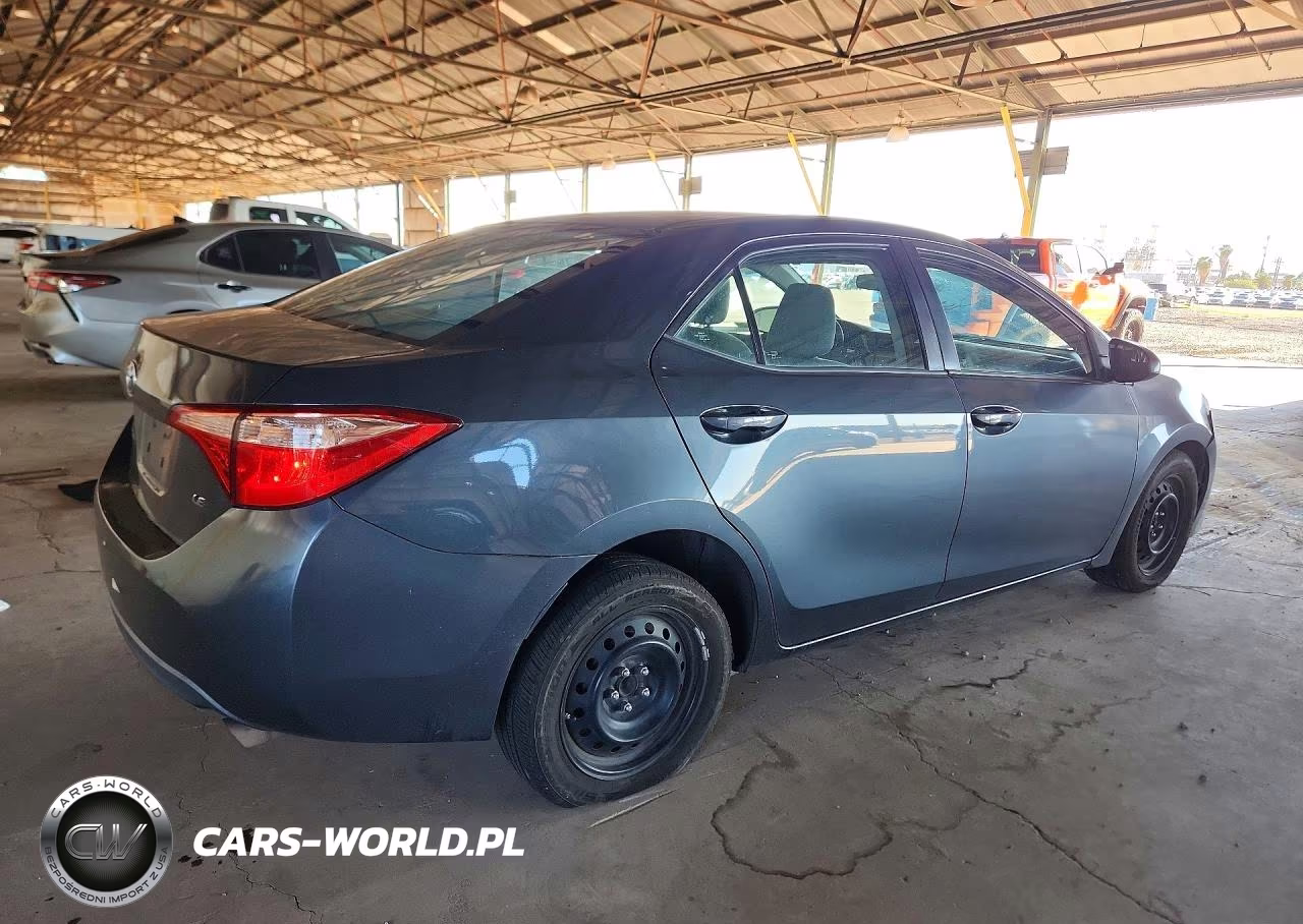 2018 Toyota Corolla Le VIN:2T1BURHE0JC052401 - 3