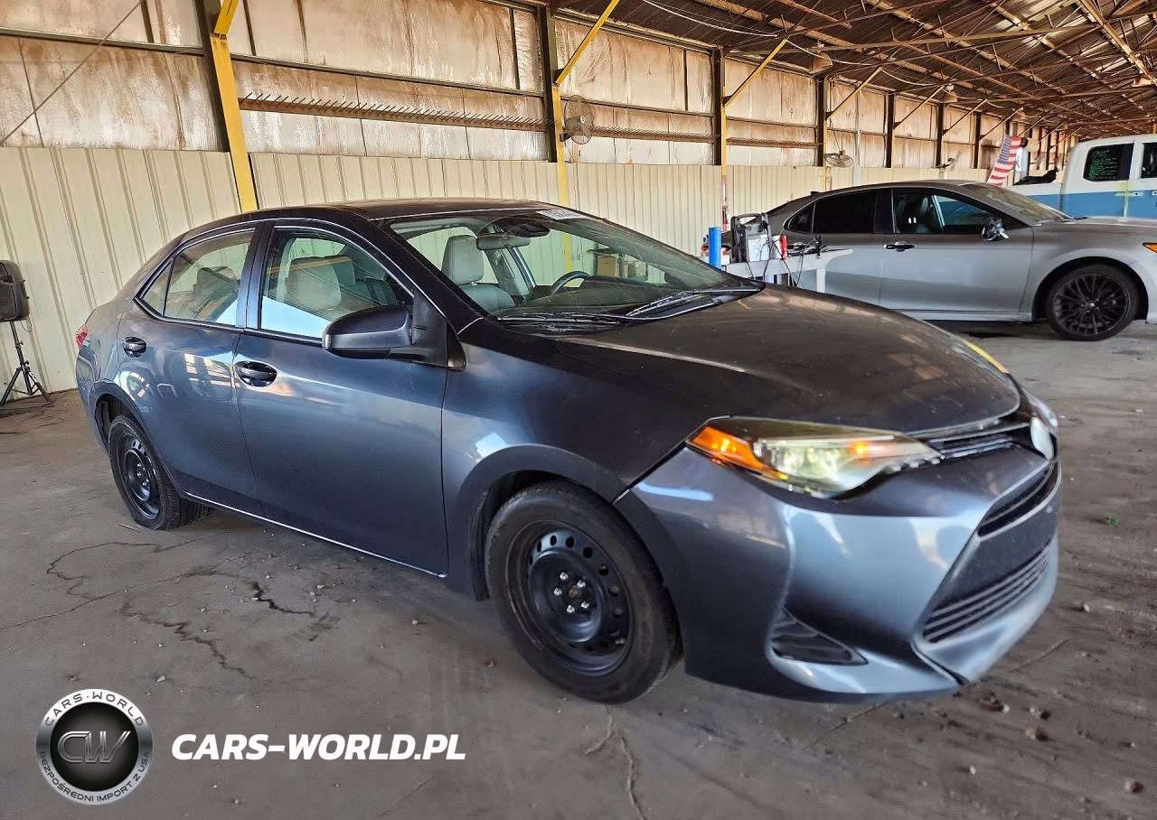 2018 Toyota Corolla Le VIN:2T1BURHE0JC052401 - 4