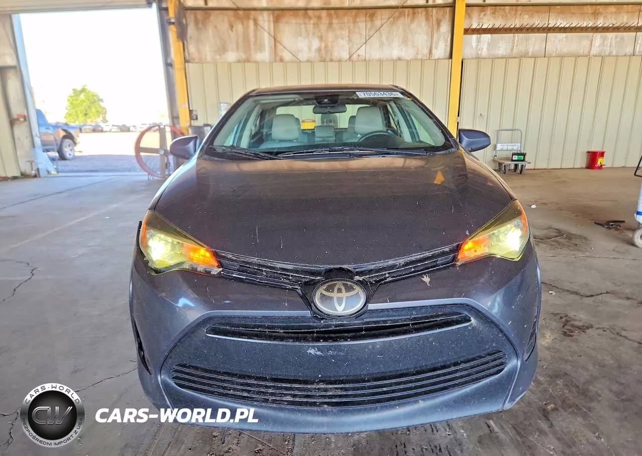 2018 Toyota Corolla Le VIN:2T1BURHE0JC052401 - 5