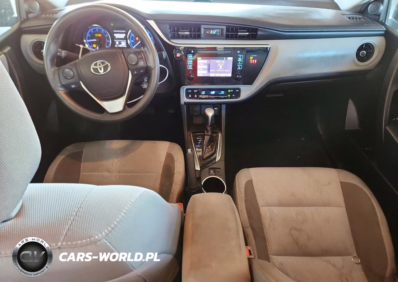 2018 Toyota Corolla Le VIN:2T1BURHE0JC052401 - 8