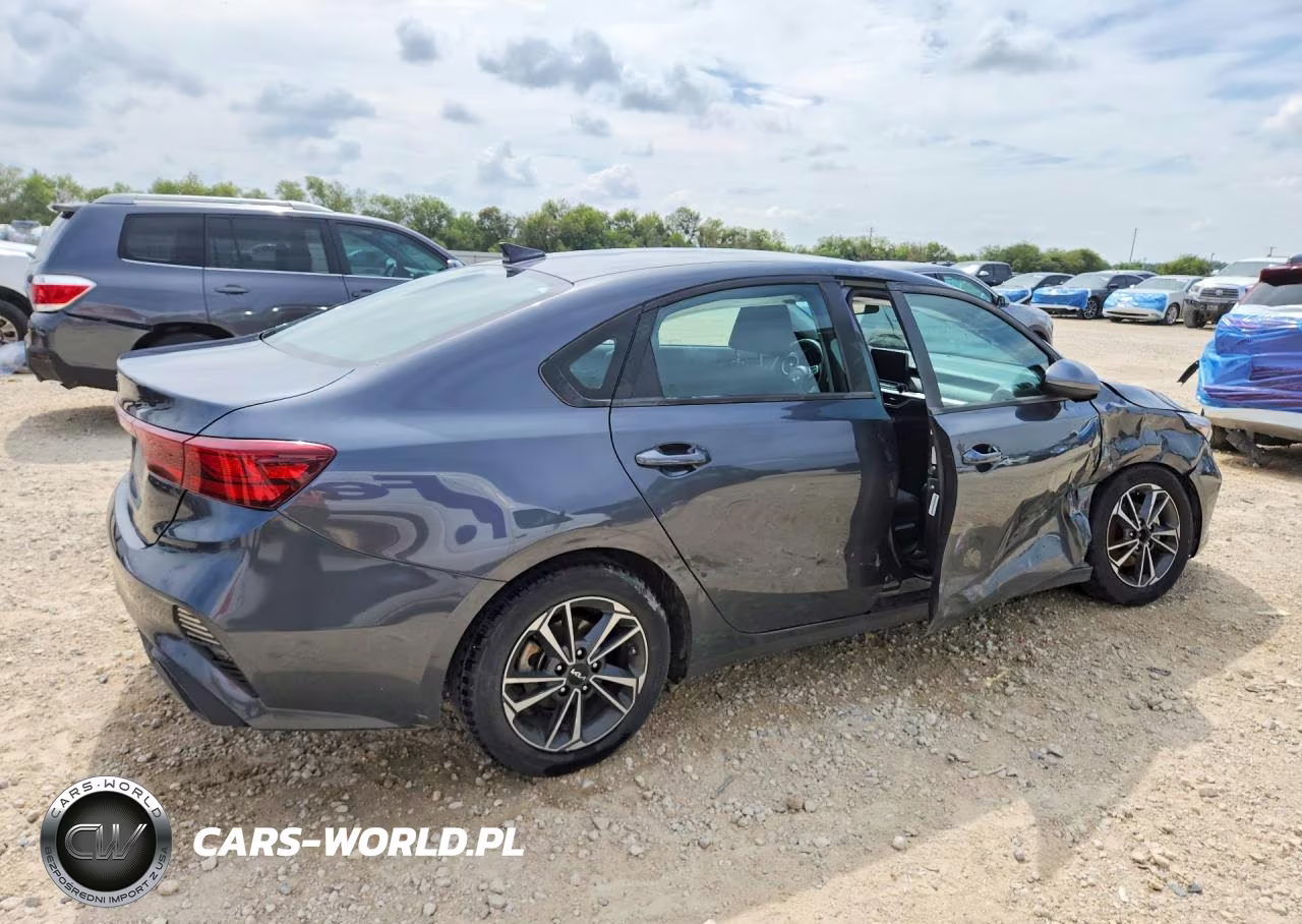 2023 Kia Forte Lxs VIN:3KPF24AD0PE621947 - 3