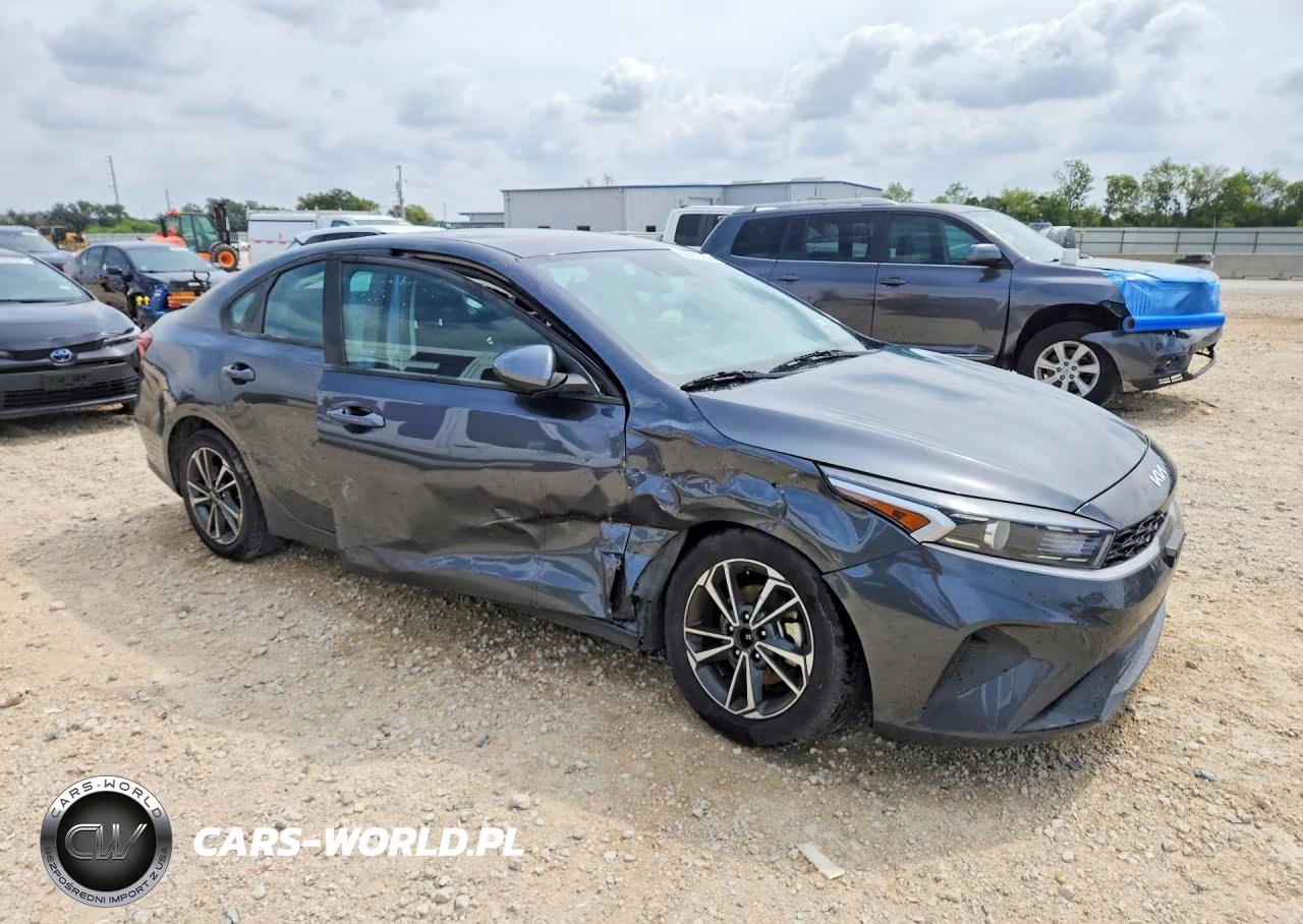 2023 Kia Forte Lxs VIN:3KPF24AD0PE621947 - 4