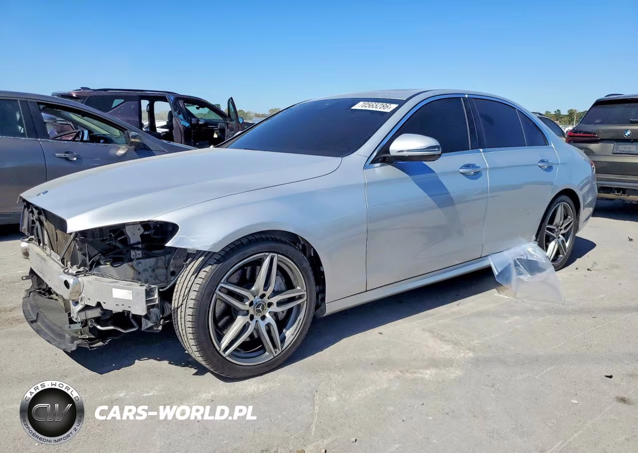 2018 Mercedes-Benz E 300 VIN:WDDZF4JB6JA329073 - 1