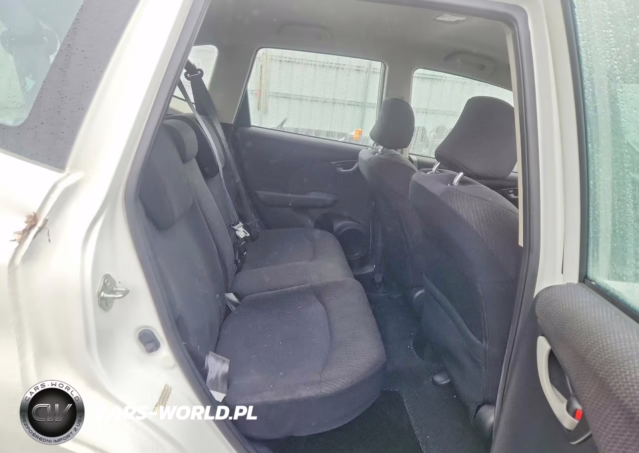 2013 Honda Fit Sport VIN:JHMGE8H57DC017802 - 10