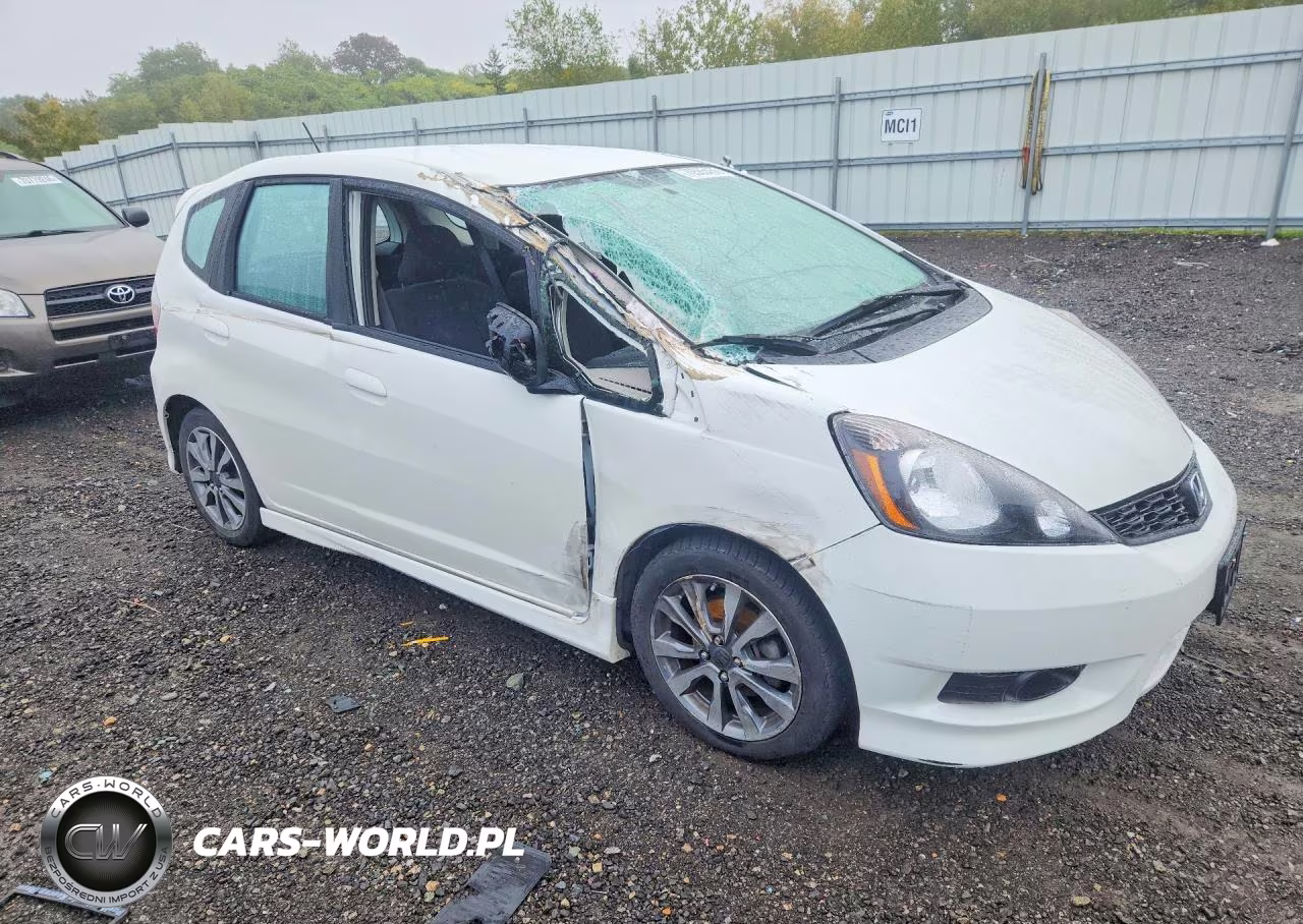 2013 Honda Fit Sport VIN:JHMGE8H57DC017802 - 4
