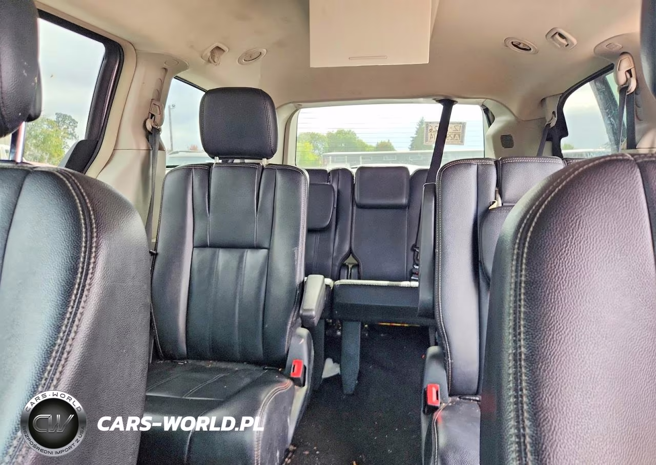 2016 Chrysler Town & Country Touring VIN:2C4RC1BG6GR299380 - 10