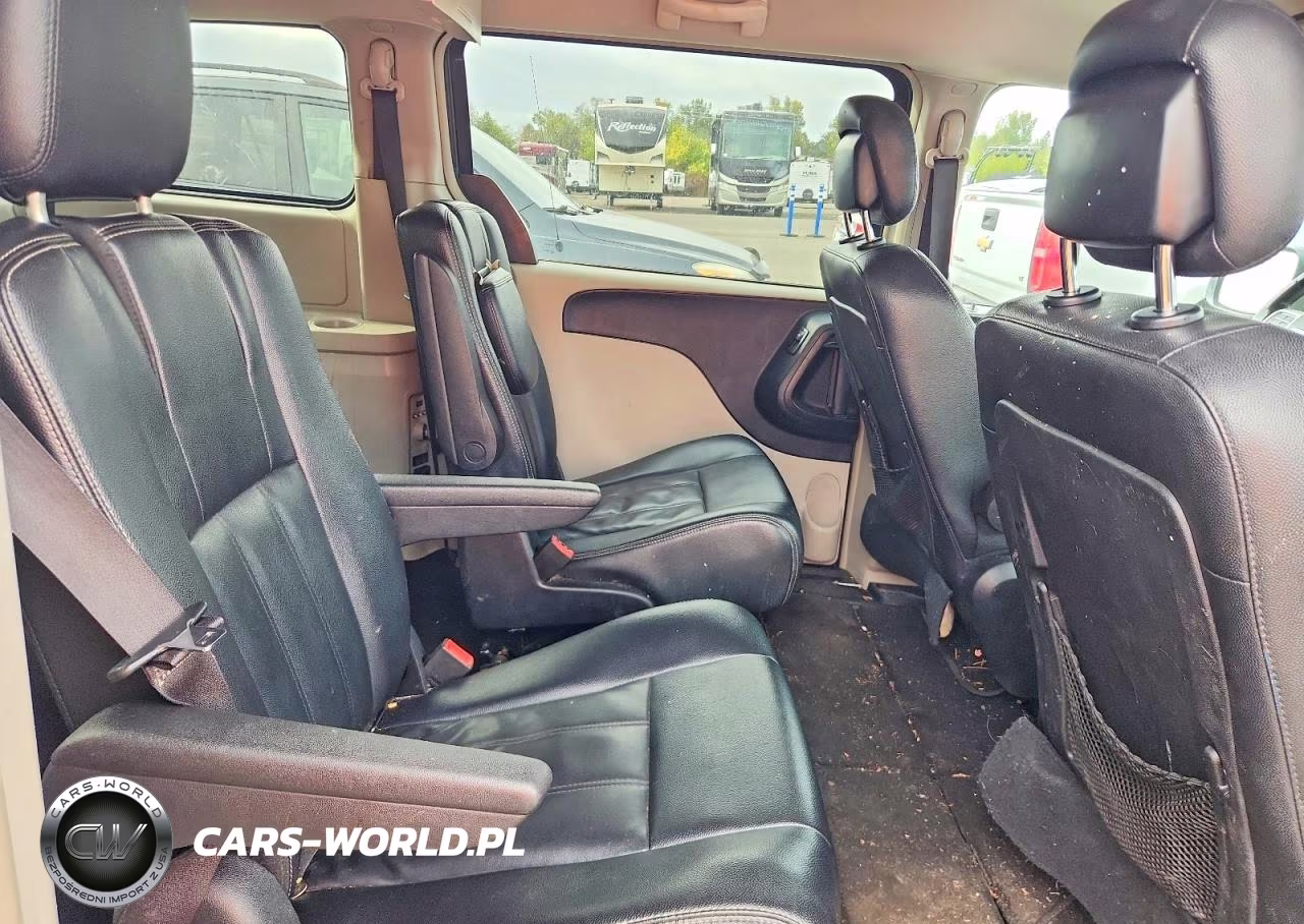 2016 Chrysler Town & Country Touring VIN:2C4RC1BG6GR299380 - 11
