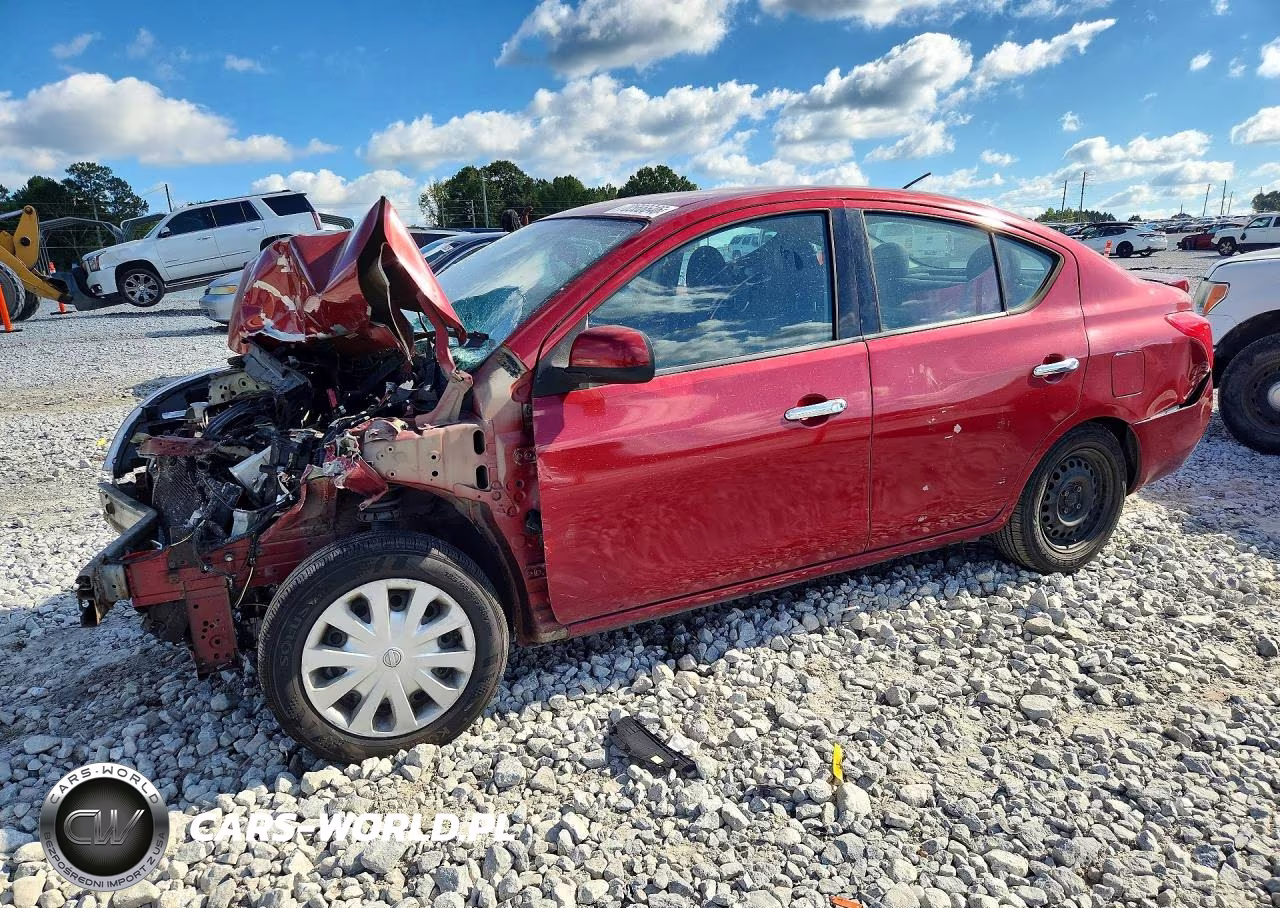 2014 Nissan Versa 1.6 S – zdjęcie 1 z 13