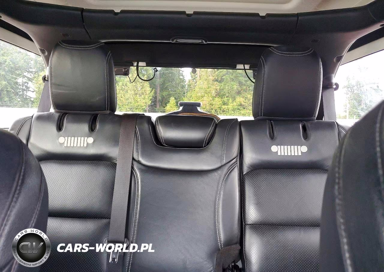 2019 Jeep Wrangler Unlimited Rubicon VIN:1C4HJXFG8KW677164 - 10