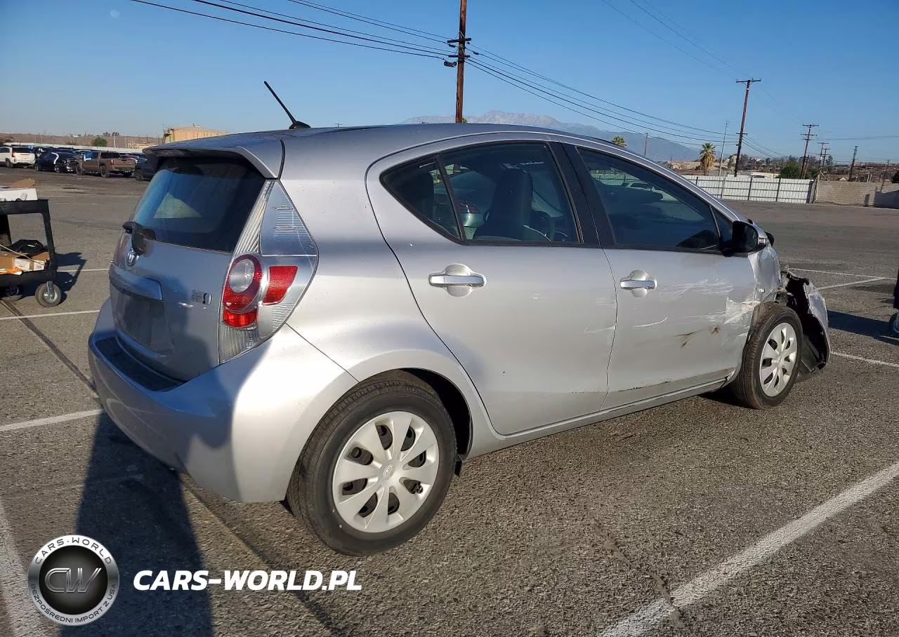 2014 Toyota Prius C One VIN:JTDKDTB32E1069635 - 3