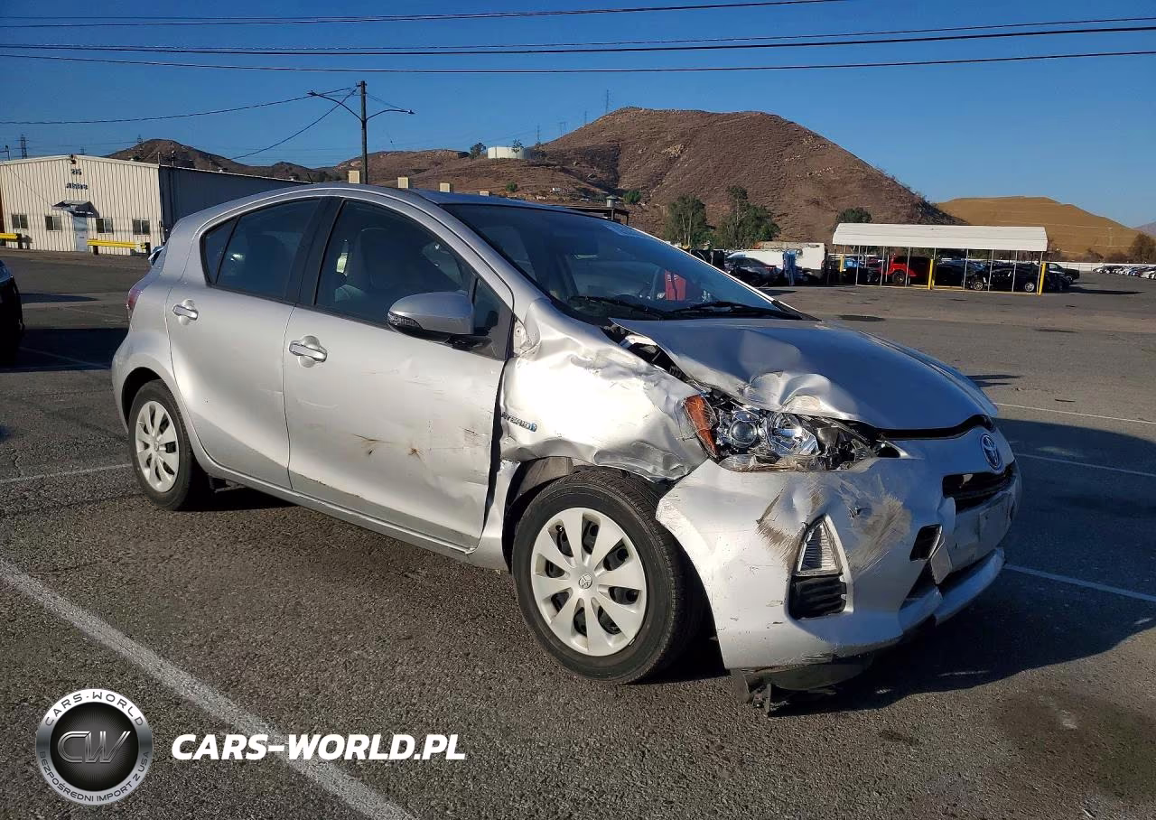 2014 Toyota Prius C One VIN:JTDKDTB32E1069635 - 4
