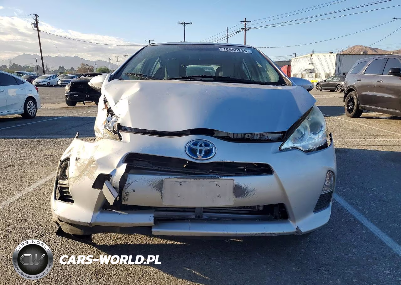 2014 Toyota Prius C One VIN:JTDKDTB32E1069635 - 5