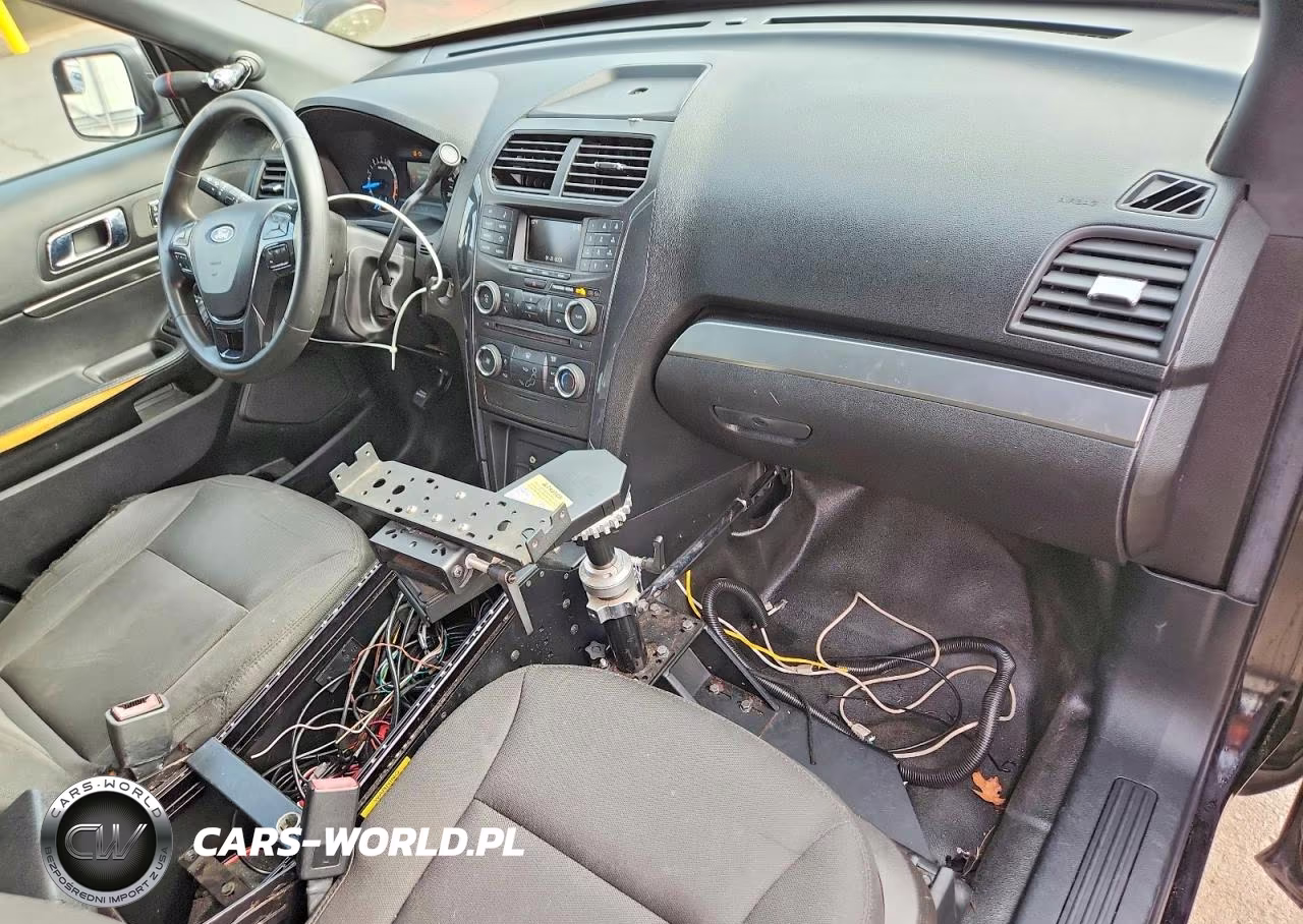 2018 Ford Explorer Police Interceptor VIN:1FM5K8AR1JGC76901 - 8