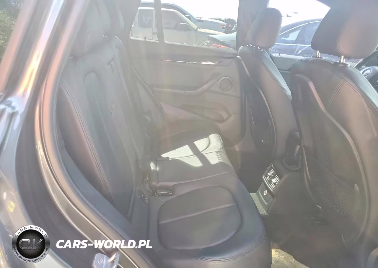 2018 BMW X1 Sdrive28I VIN:WBXHU7C37J5L08814 - 10
