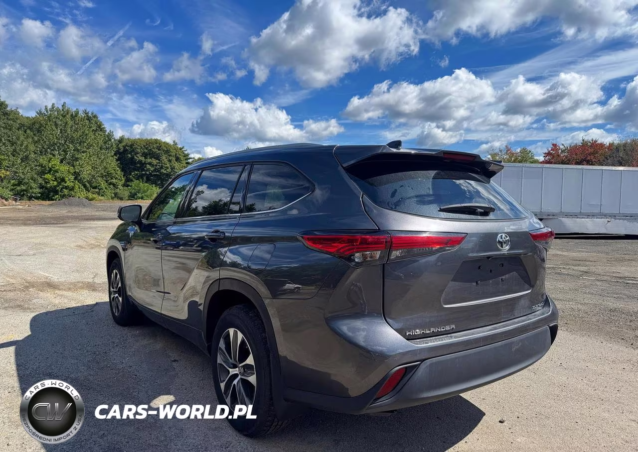 2022 Toyota Highlander Xle VIN:5TDGZRBHXNS249793 - 3