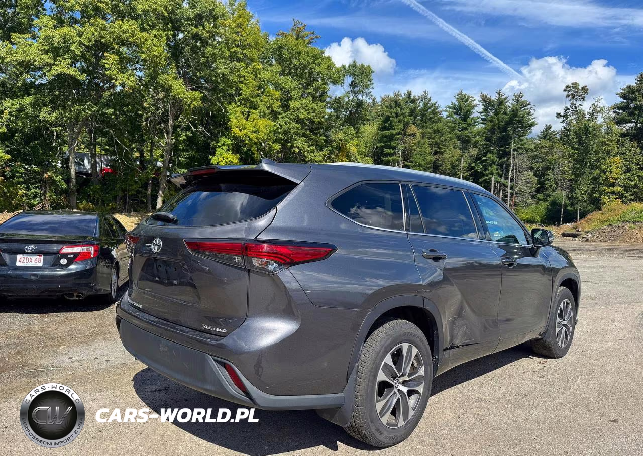 2022 Toyota Highlander Xle VIN:5TDGZRBHXNS249793 - 4
