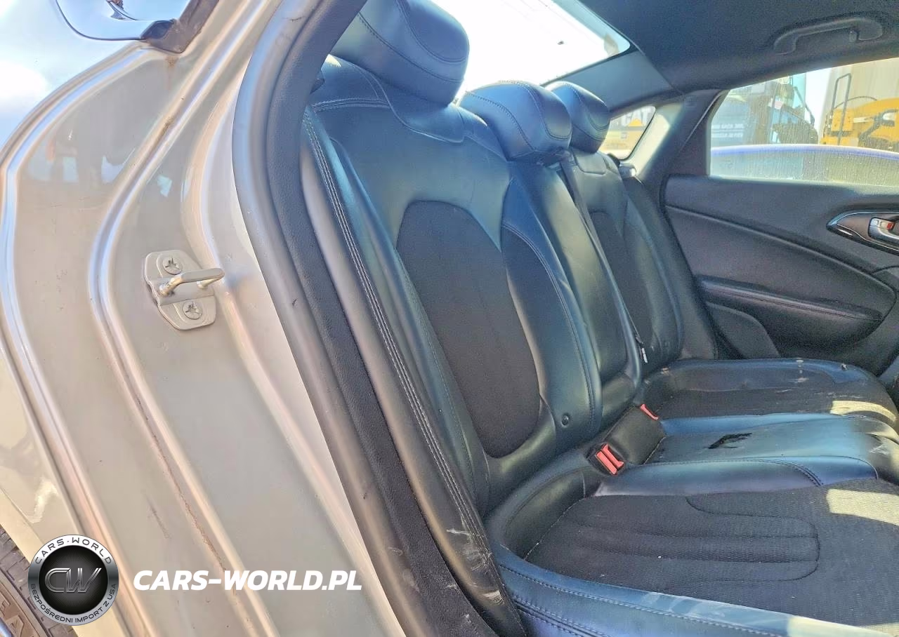 2015 Chrysler 200 S VIN:1C3CCCBB8FN655947 - 10