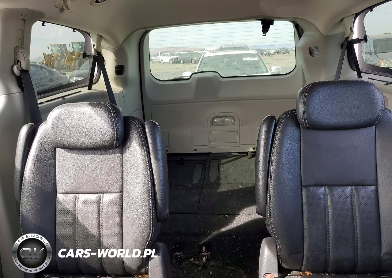 2010 Chrysler Town & Country Touring Plus VIN:2A4RR8DX7AR366672 - 10